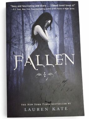📚Bundle & Save 2/$15 Paperback - Fallen by Lauren Kate Book 1 YA Fantasy Romance